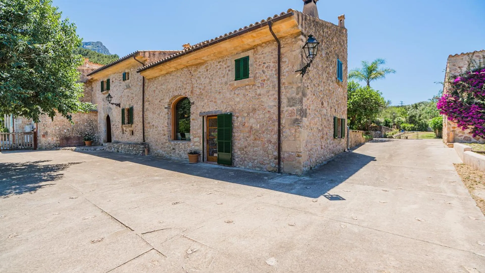 Can Llobera Abaix Pollenca Villa