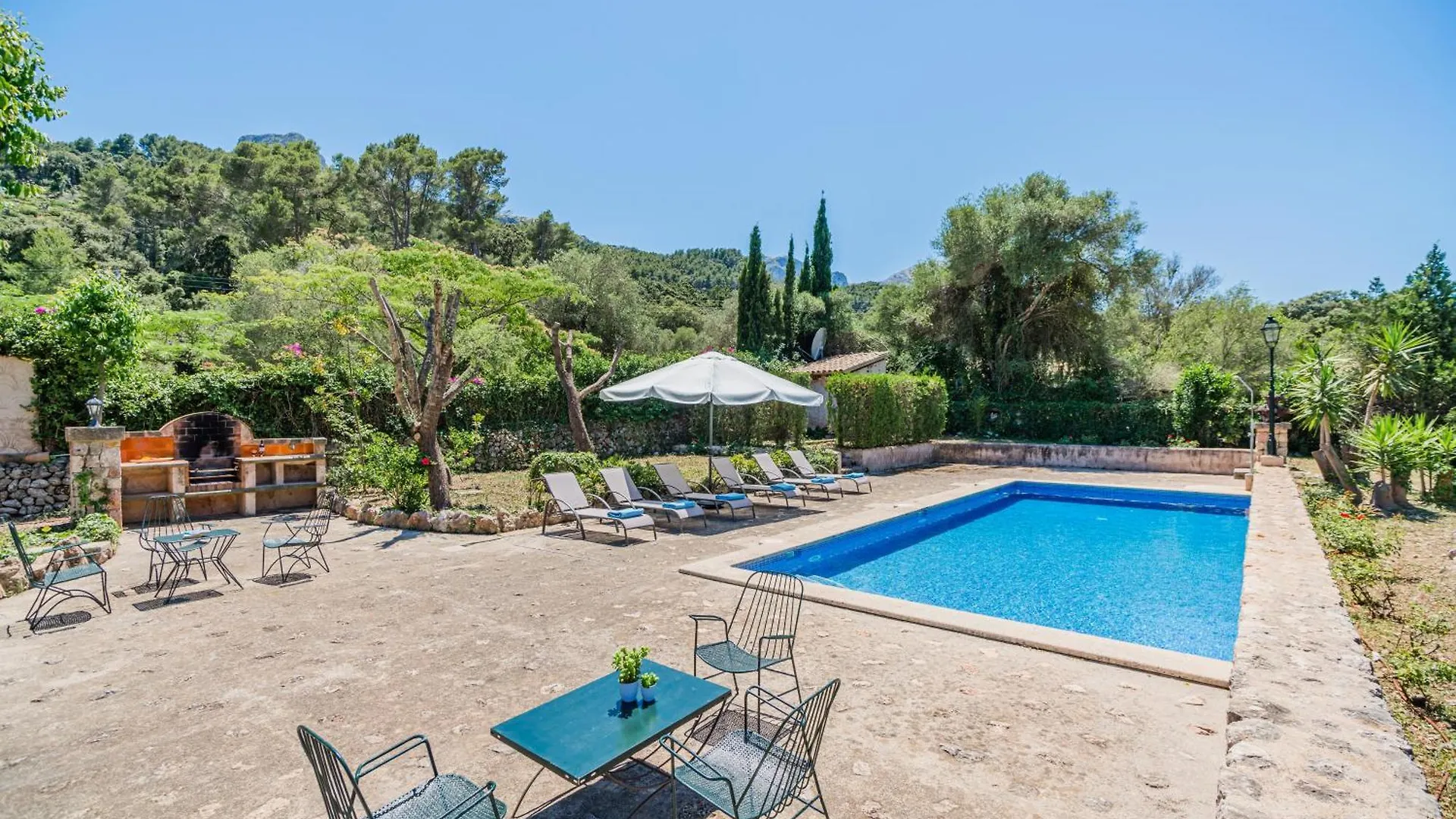 Can Llobera Abaix Pollenca Villa